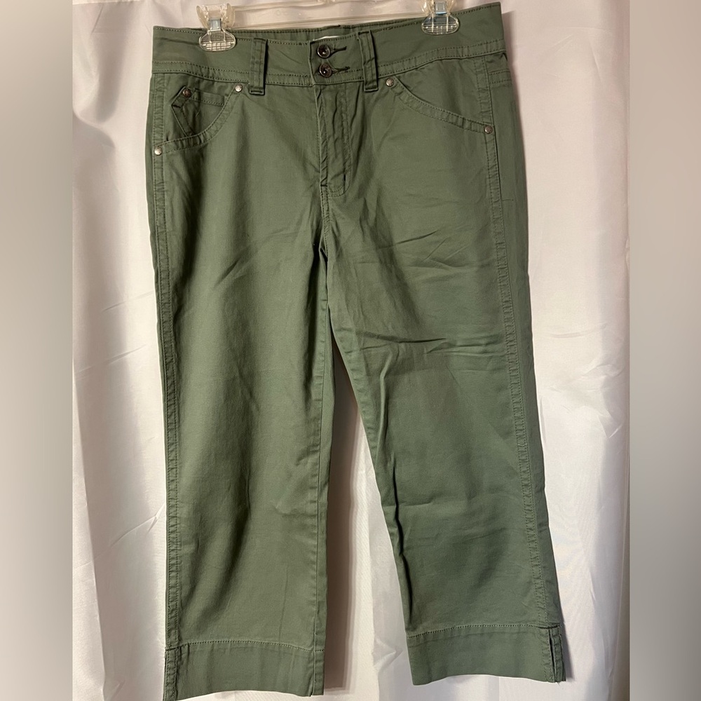 Jones & co crop pant. Size 10 NWOT. Green